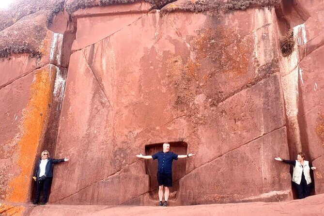 Aymara's route 1 day tour in Puno: Inca Uyo, Aramu Muru, Molloco - Key Points