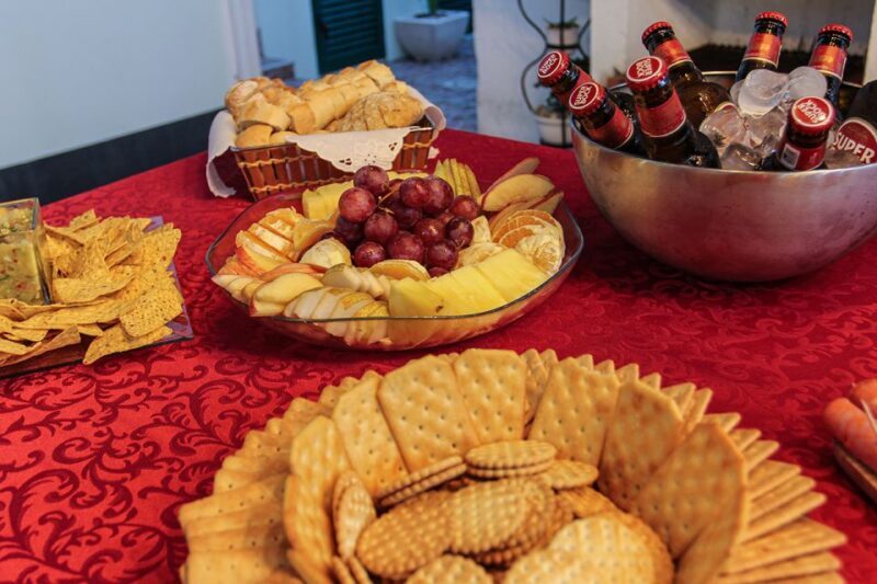 Azores: Volcanic Wine and Tapas Tasting Party - Food and Tapas: Traditional Azorean Snacks