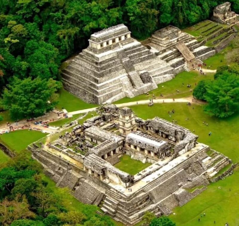 Bacalar: Calakmul, Palenque with a unique stop in the heart of the savanna - Key Points