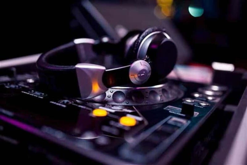 Back to the '80s Disco Cruise Ammouliani Round Tour - Why This Tour Offers Great Value