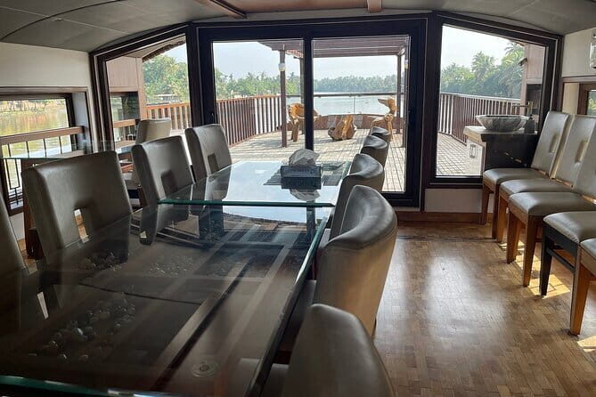 Backwaters Bliss: Cochin to Alleppey Escape - Key Points