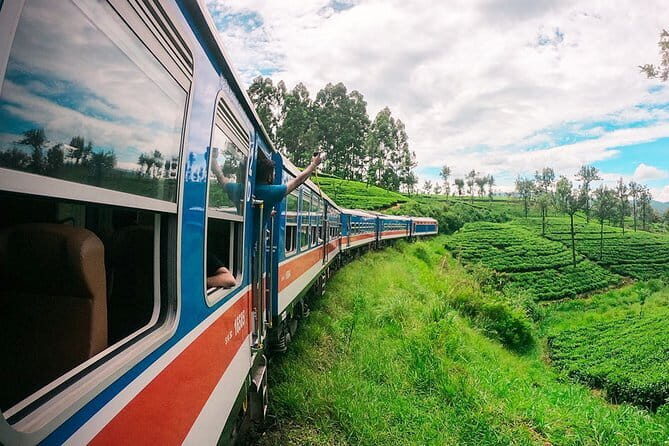 Badulla to Colombo train ride on (Train No: 1002 "Denuwara Menike") - Key Points