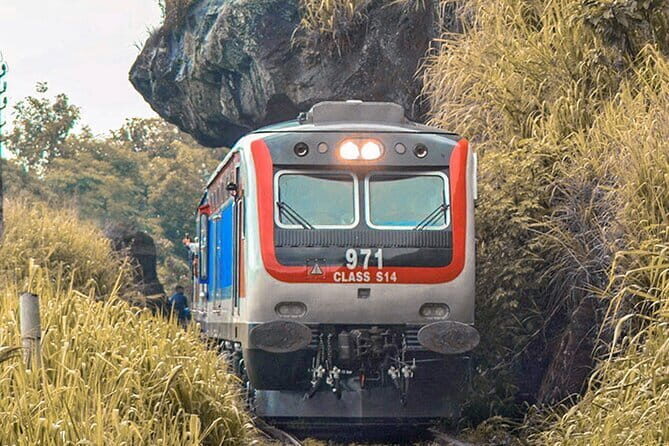 Badulla to Colombo train ride on (Train No: 1002 "Denuwara Menike") - The Itinerary in Detail