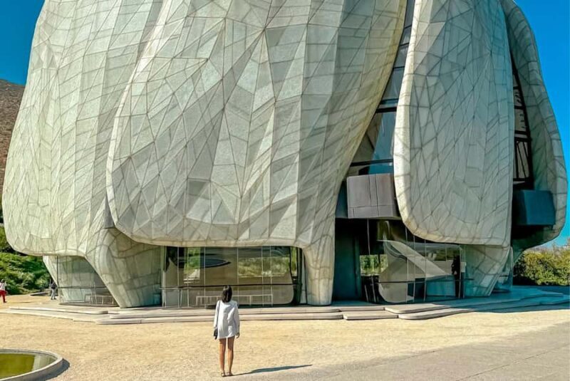 Bahá'i Temple and Cousiño Macul Vineyard - A Detailed Look at the Tour Experience