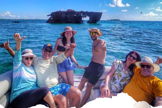 Bahia Tour, visit to the aquarium, bathing stops in San Andres. - Key Points