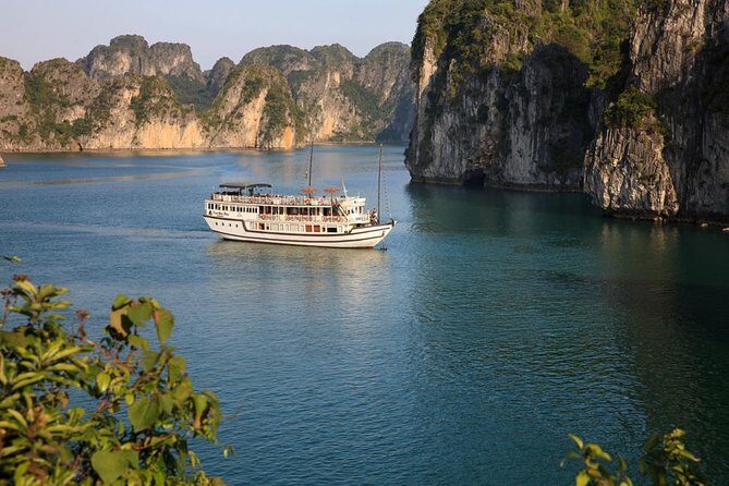 Bai Tu Long bay Boutique Cruise 2D/1N: Kayaking, swimming at pristine places - Day 2: Exploring Local Life and Scenic Sights