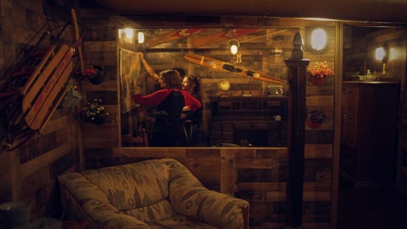 Bakersfield: Mystery at the Lost Point Lodge - Bakersfield: Mystery at the Lost Point Lodge - A Fun and Fascinating Escape Room Adventure