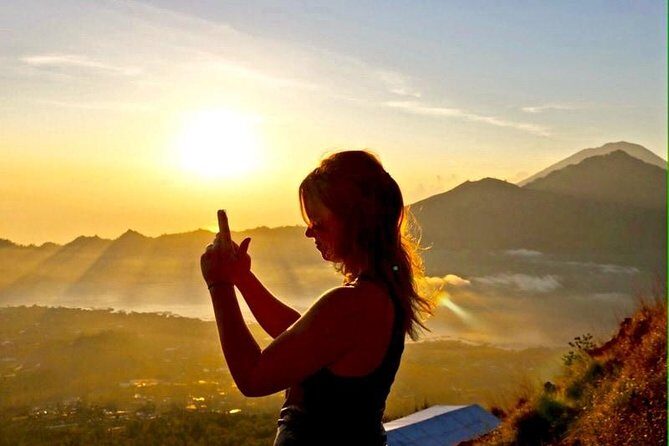 Bali: Sunrise Mount Batur Hike with Breakfast - The Summit Experience: Breakfast with a View