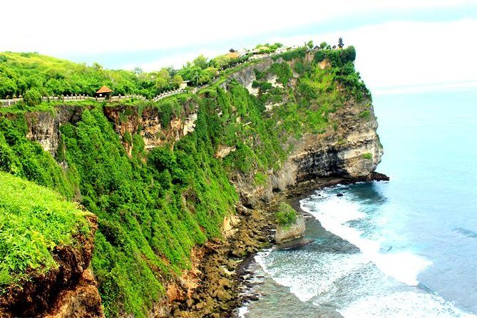 Bali Sunset: Uluwatu Temple, Kecak Dance and Jimbaran - Exploring the Uluwatu and Jimbaran Experience