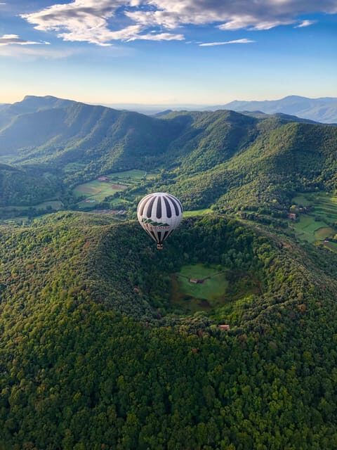 Balloon flight in la Garrotxa with transfer from Barcelona - Key Points