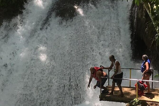 Bamboo Rafting with lime stone - Key Points