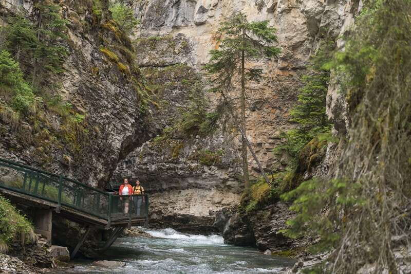 Banff: Banff Town, Gondola, and Johnston Canyon Day Tour - Key Points