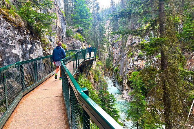 Banff Highlights Tour Louise, Johnston and Minnewanka Shared Tour - Key Points
