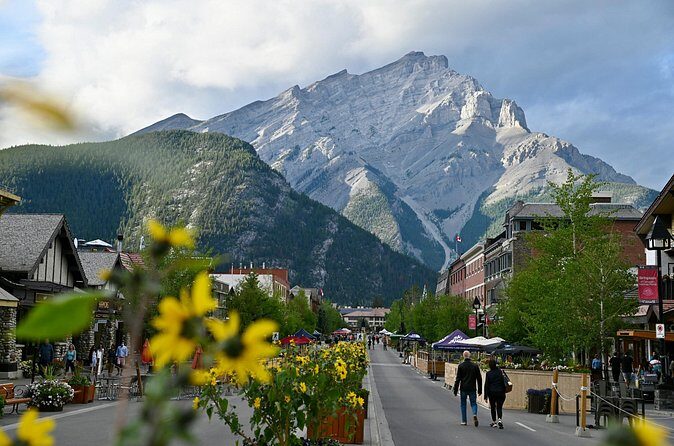 Banff Johnston Canyon and Banff Gondola 1 Day Tour from Calgary - FAQ