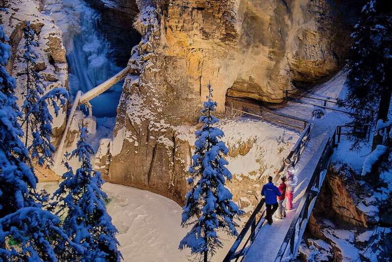 Banff: Johnston Canyon Evening Icewalk - Discover the Johnston Canyon Evening Icewalk in Banff