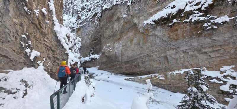 Banff: Johnston Canyon, Marble Canyon, & Lake Louise Tour - FAQ