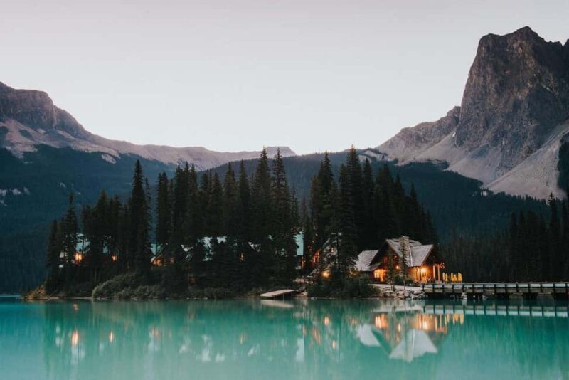 Banff : Lake Louise, Moraine, Emerald & Johnston Canyon tour - Frequently Asked Questions