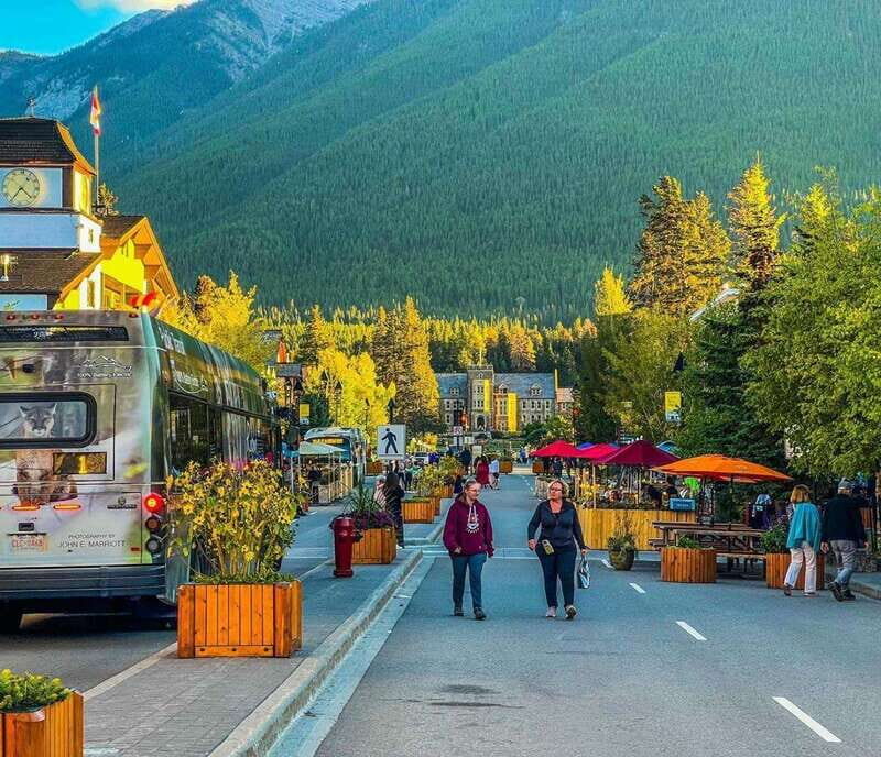 Banff: Lake Louise, Moraine, Emerald & Johnston Canyon Tour - Who Will Love This Tour?