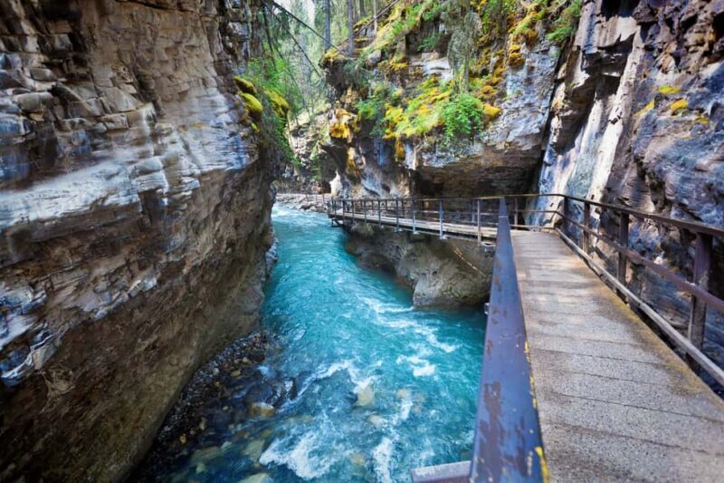 Banff: Lake Louise,Emerald & Johnston Canyon+5More - Starting the Day: From Calgary, Canmore, or Banff