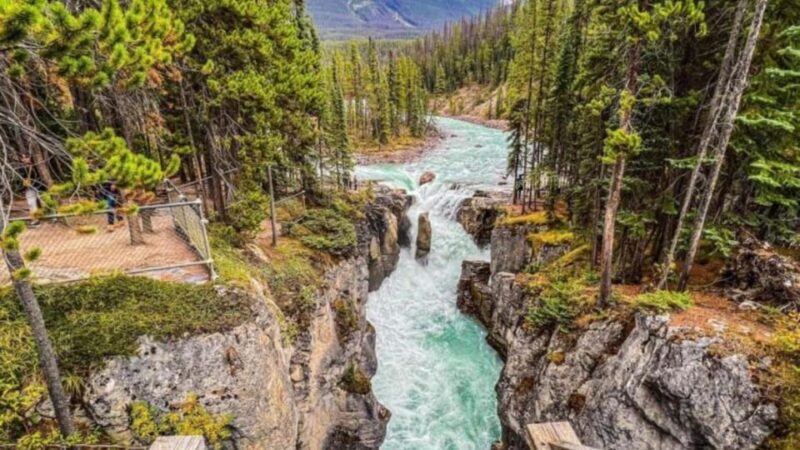 Banff. Moraine, Lake Louise ,Emerald & Johnston Canyon tour - FAQ