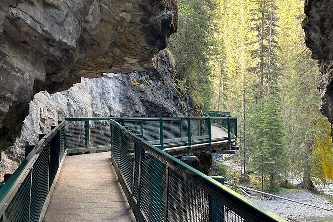 Banff National Park Tour Lake Louise and Moraine Lake by coach - Who Should Consider This Tour?