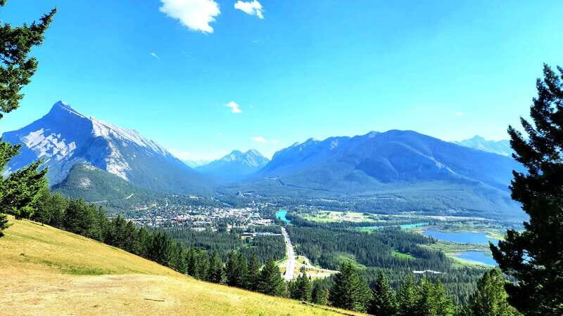 Banff Private Full-Day Tour Lake Louise, Gondola & more - FAQ