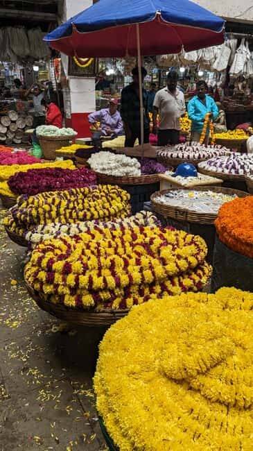 Bangalore Walking Tour KR Flower Market,Fort,Tippu palace - Shopping in KR Market: A Taste of Local Commerce