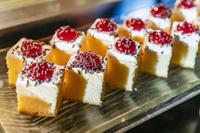 Bangkok: Alangka Luxury Buffet Dinner Cruise With Live Music - Key Points