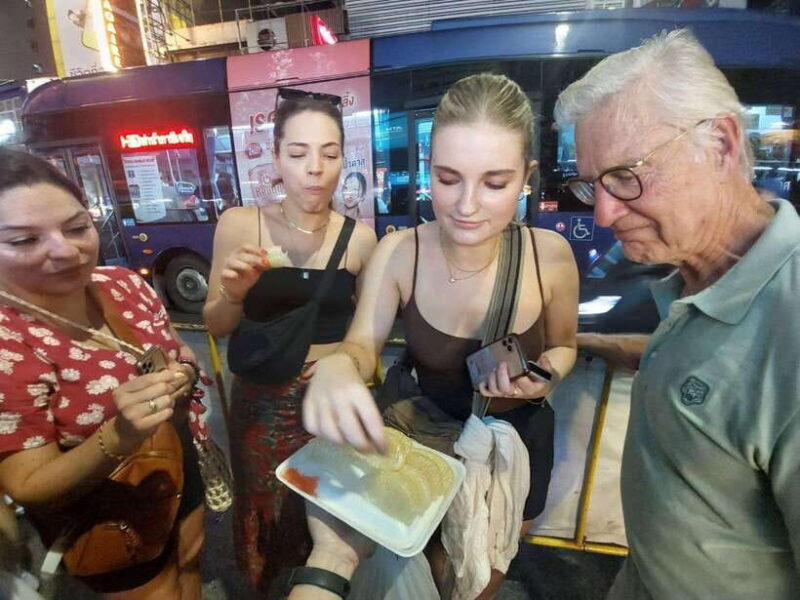 Bangkok: Chinatown Food Tour with Michelin Food Stalls - Discover Bangkok’s Chinatown on a Food Adventure with Michelin-Recognized Stalls