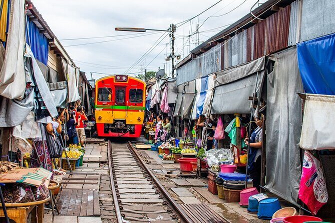 Bangkok: Floating Market and Train Tour with Guide in Spanish and English - What to Expect During the Tour