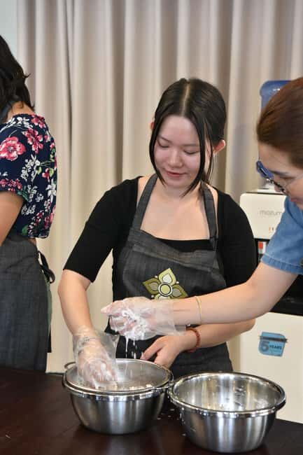 Bangkok: Hands-on Thai Cooking Class & Market Tour in Sathon - Key Points