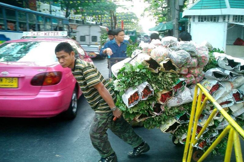 Bangkok: Historical Temples Tour & Hidden Bar at Sunset - Practical Tips for the Tour