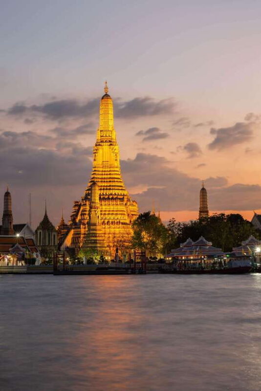 Bangkok: Luxury White Cruise with Buffet and Entertainment - The Setting and Itinerary: How the Evening Unfolds