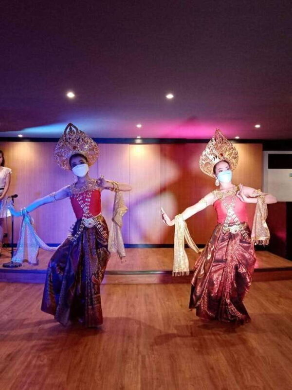 Bangkok: Luxury White Cruise with Buffet and Entertainment - Final Verdict: Who Should Consider This Cruise?