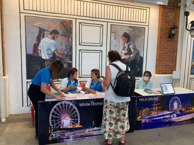 Bangkok: Luxury White Dinner Cruise Free Flow Beer and Wine - FAQ