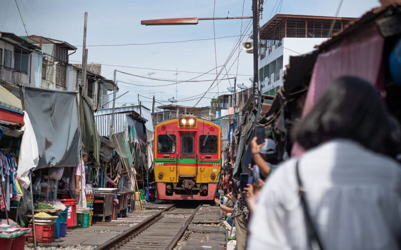 Bangkok: Maeklong Railway Market and Amphawa Floating Market - Key Points