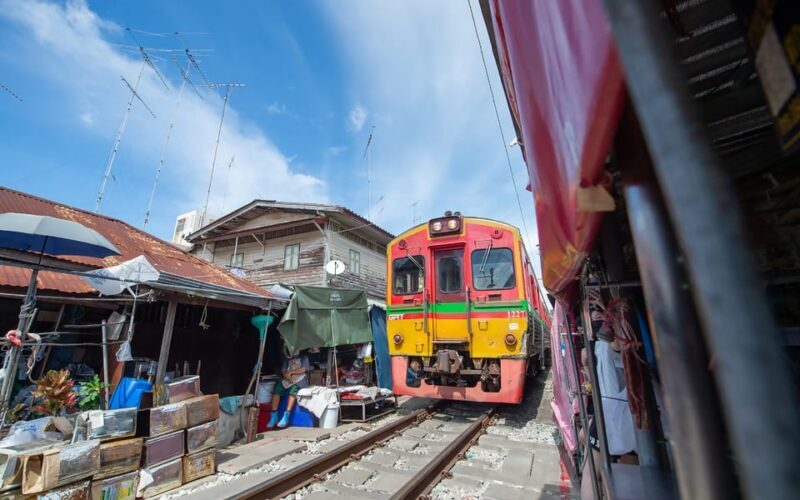 Bangkok: Maeklong Railway Market and Amphawa Floating Market - Final Thoughts