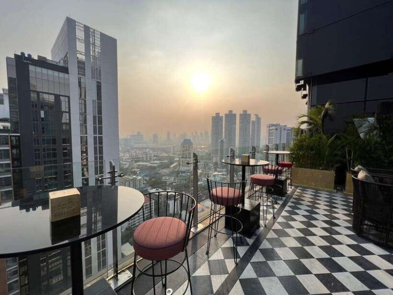 Bangkok: Mojjo Rooftop Lounge & Bar Food & Beverage Package - The Sum Up