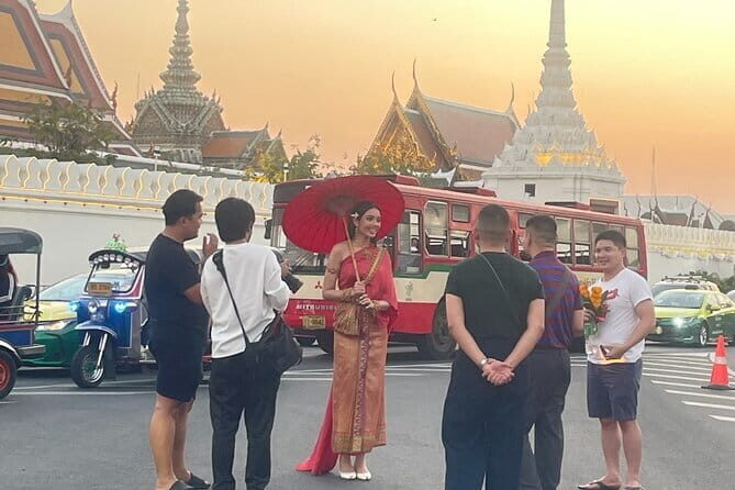 Bangkok Night Tour: Tuk Tuk Street Food Chinatown&Flower Market - Discover Bangkok by Night: A Tuk Tuk, Food, and Landmark Adventure
