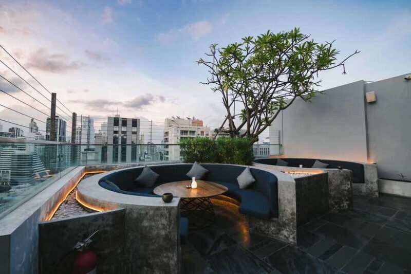 Bangkok: Sky on 20 Rooftop Bar With Free Flow Drinks - Detailed Review: What Makes It Stand Out