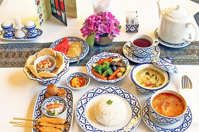 Bangkok Thai Dance Show with Dinner with Private Transfer - A Close Look at the Thai Dance Show with Dinner