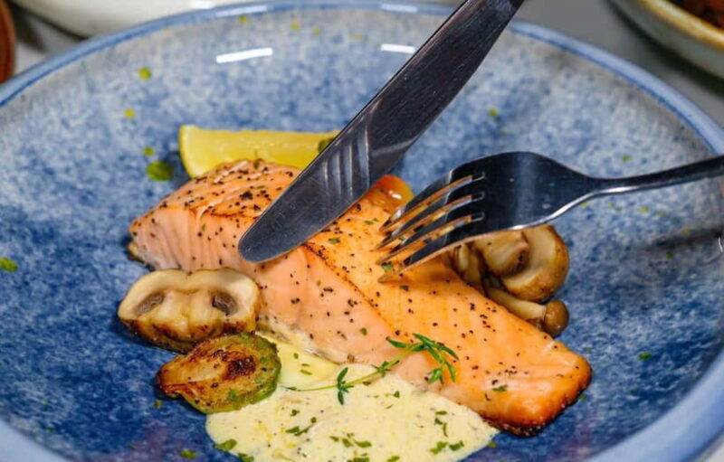 Bangkok: Top Knot Rooftop Bar & Restaurant at Hotel Once - Service and Practical Considerations