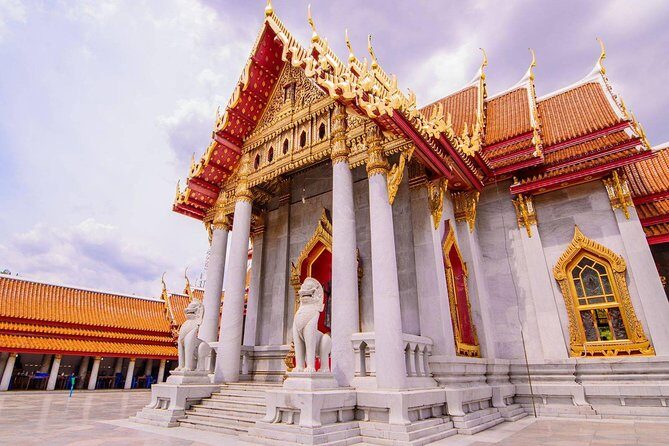 Bangkok's Landmarks Tour : GrandPalace WatTraimit WatPho WatArun - FAQs