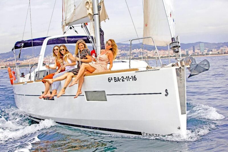 Barcelona 1 hour Scenic Sailboat Tour with Snacks and Drinks - Key Points
