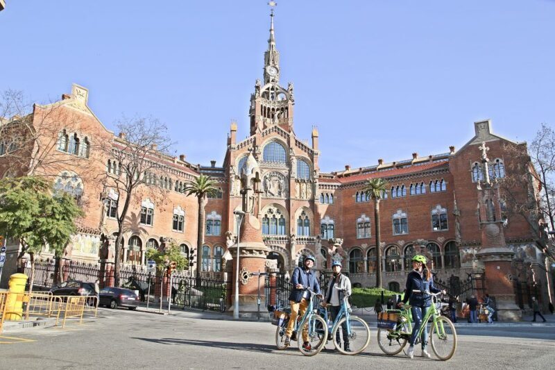 Barcelona: 2.5-Hour Bike or E-Bike Historical Tour - Key Points