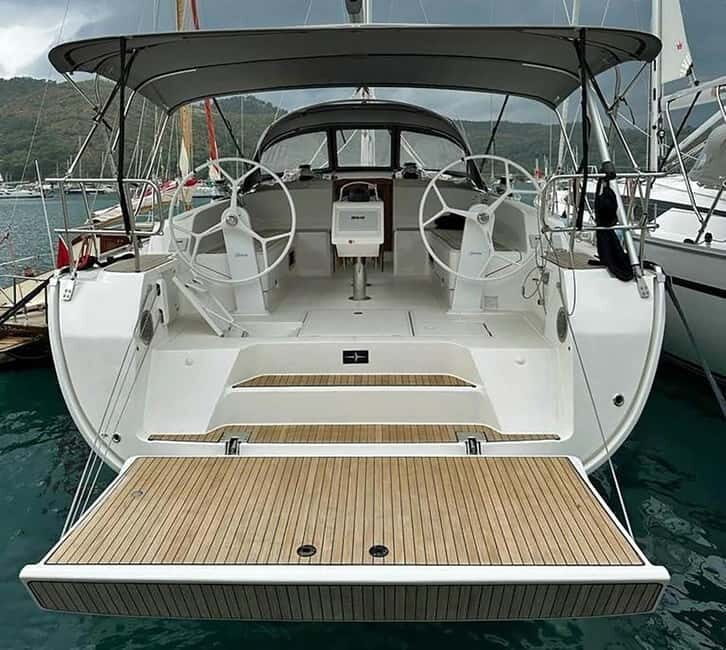 Barcelona: 2-hour sailing boat cruise at noon or sunset. - A Closer Look at the Barcelona Sailing Cruise Experience