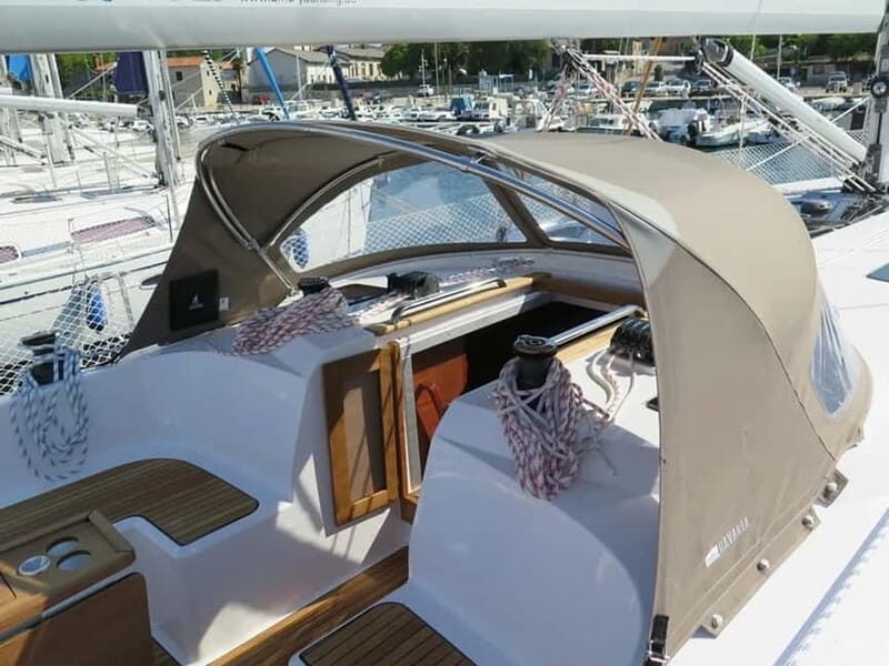 Barcelona: 2-hour sailing boat cruise at noon or sunset. - FAQ