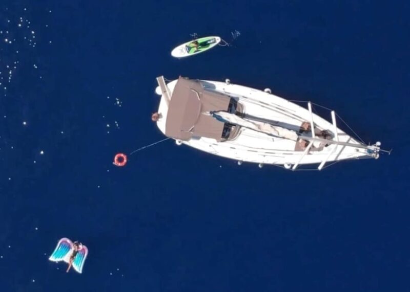 Barcelona : 2 hours Sailing tour with snacks and drinks - Who Will Love This Tour?