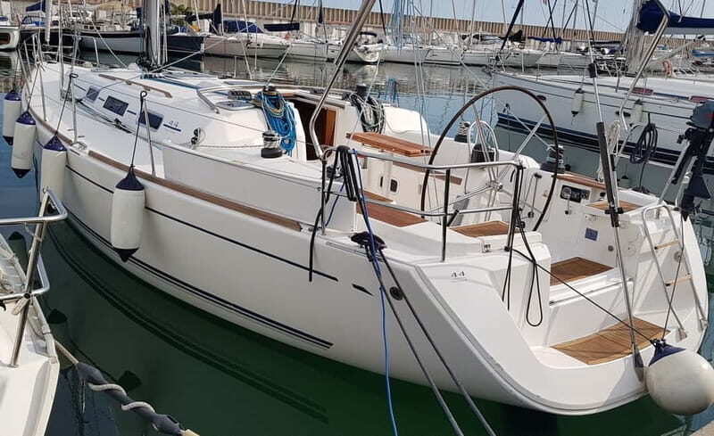 Barcelona 2h private sailing tour for 11 with local Skipper - FAQ
