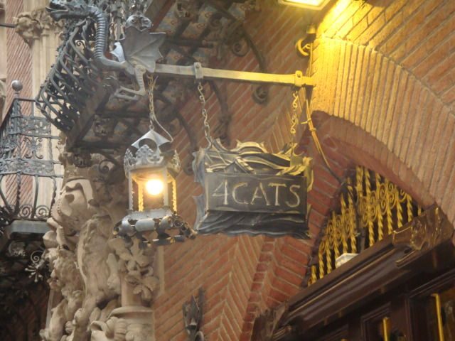 Barcelona: Art Nouveau & Gaudí Tour - Key Points